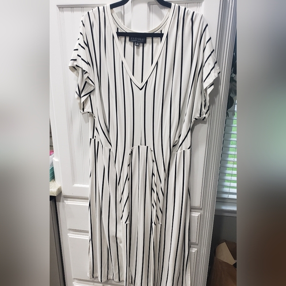 Eloquii Striped V-Neck Wrap Dress - Picture 7 of 7